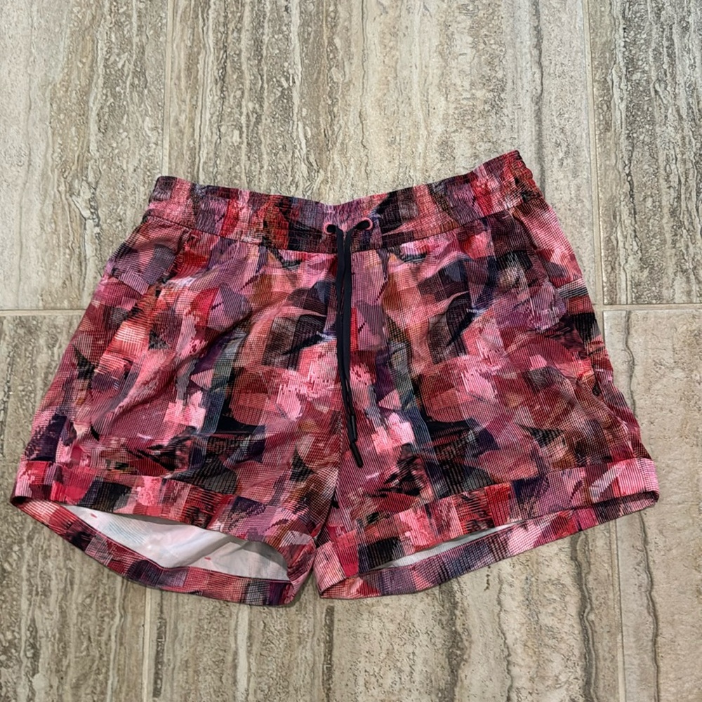 Lululemon Spring Break Away Short Multicolor Size 8